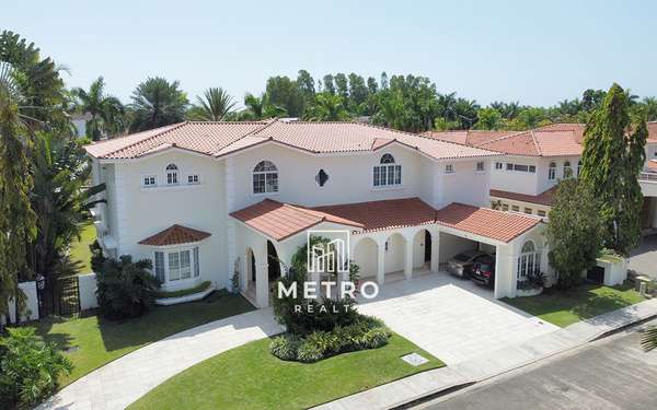 Lujosa Mansion en Venta en Costa del Este Panama 