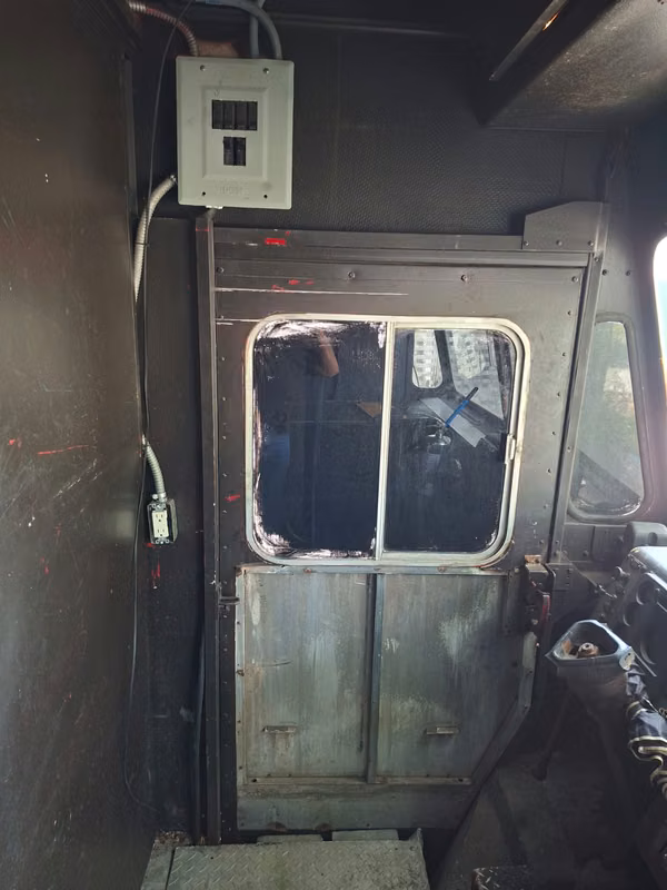 FOOD TRUCK CHEVROLET EQUIPPED FOR SALE (NEGOTIABLE)