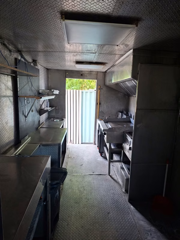 FOOD TRUCK CHEVROLET EQUIPPED FOR SALE (NEGOTIABLE)