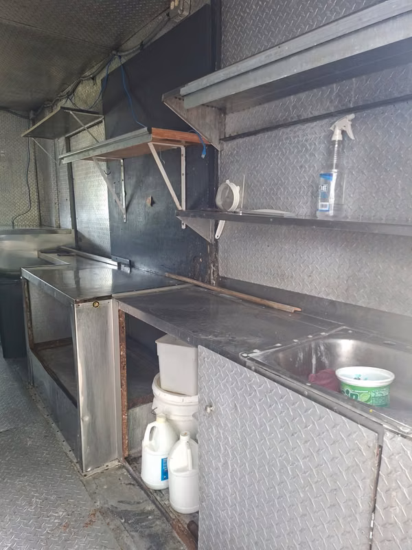 FOOD TRUCK CHEVROLET EQUIPPED FOR SALE (NEGOTIABLE)