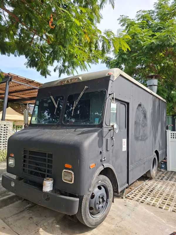 FOOD TRUCK CHEVROLET EQUIPPED FOR SALE (NEGOTIABLE)
