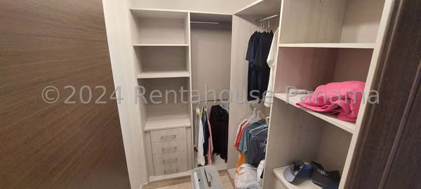 Apartamento Full Amoblado en Alquiler en The Regent, Costa del Este – 202 m² | GC