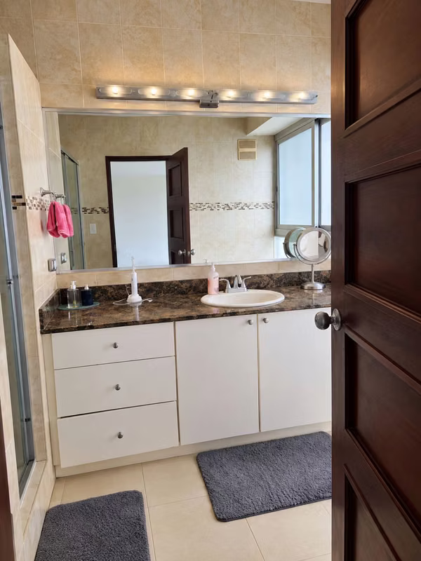 APARTAMENTO DE 138 MT2 CON VISTA AL MAR - CIUDAD DE PANAMÁ.