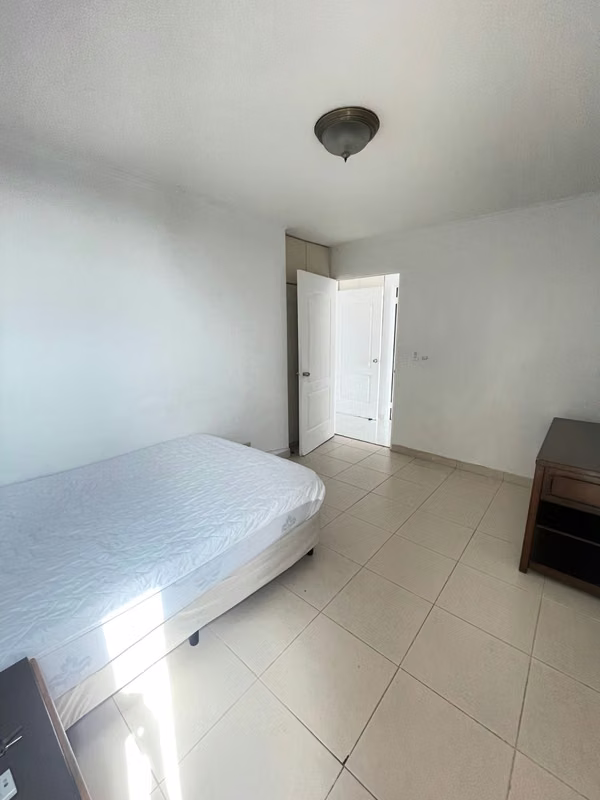 Rental in Edison Park - 124; 3 bedrooms + service room - 124; $1,700
