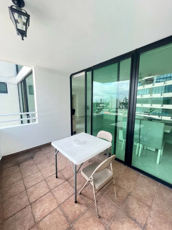 Rental in Edison Park - 124; 3 bedrooms + service room - 124; $1,700