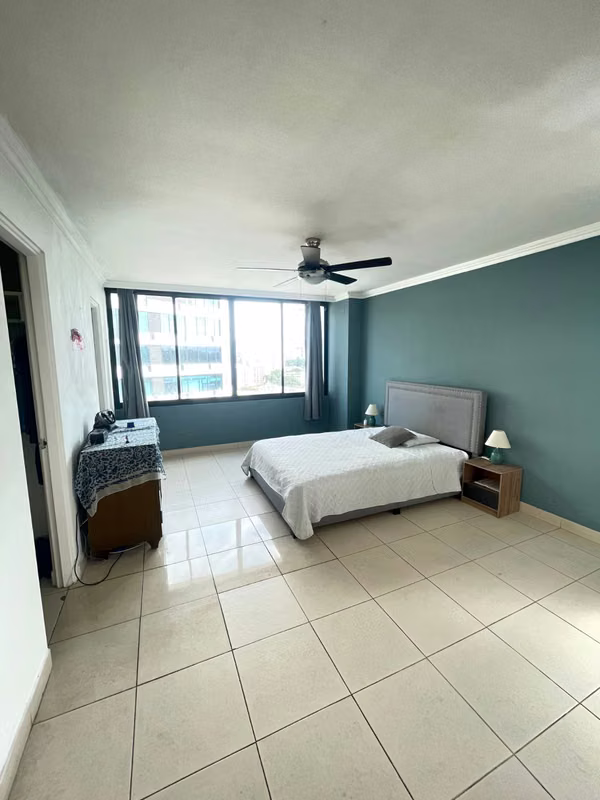 Rental in Edison Park - 124; 3 bedrooms + service room - 124; $1,700