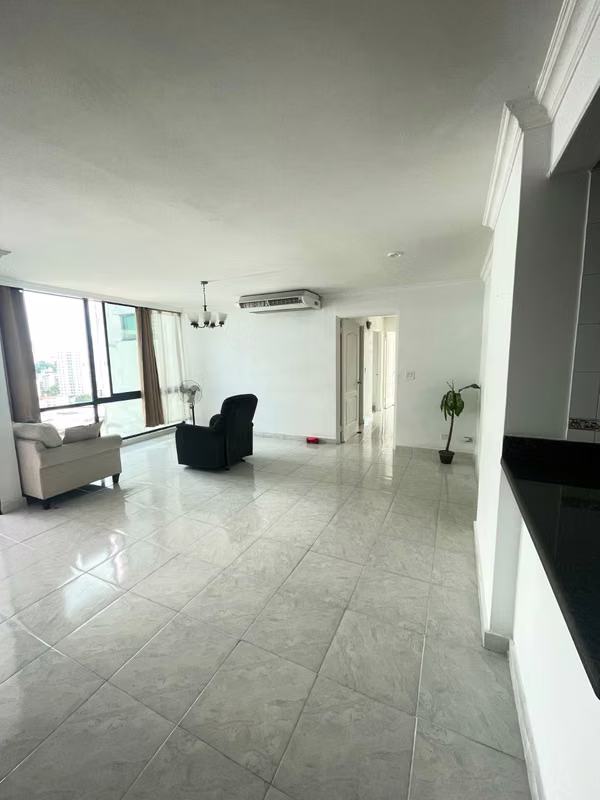 Rental in Edison Park - 124; 3 bedrooms + service room - 124; $1,700