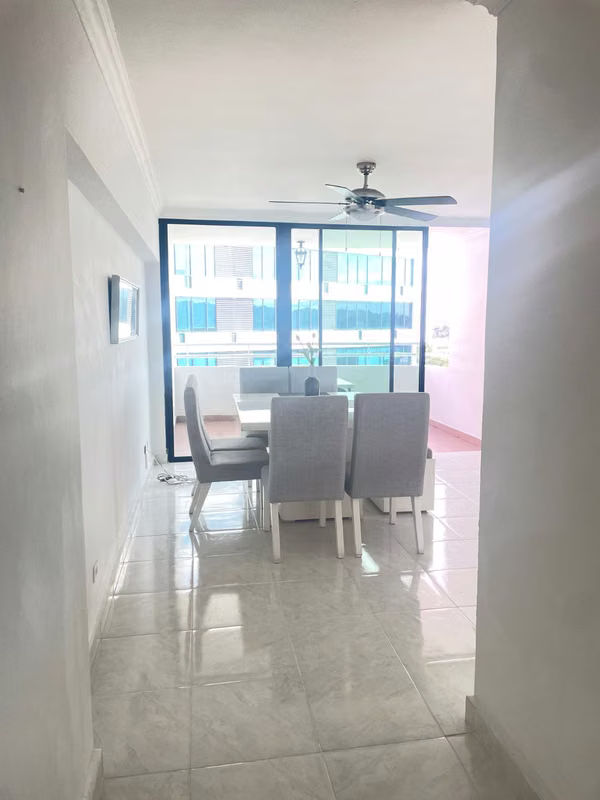 Rental in Edison Park - 124; 3 bedrooms + service room - 124; $1,700