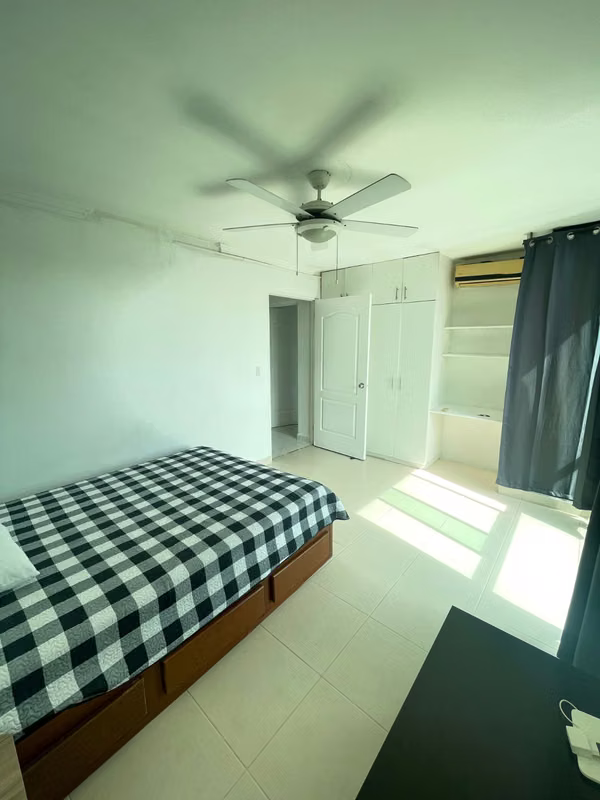 Rental in Edison Park - 124; 3 bedrooms + service room - 124; $1,700