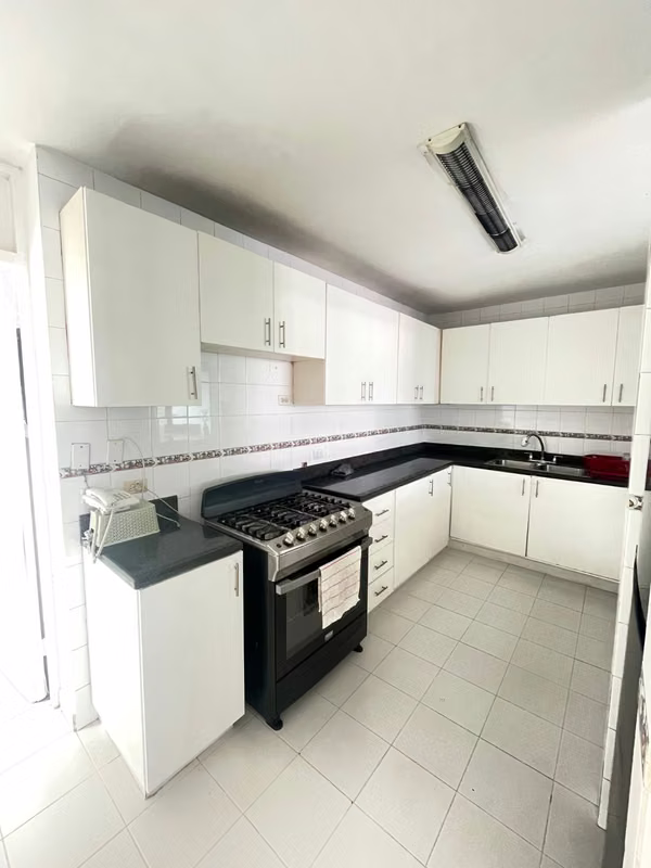 Rental in Edison Park - 124; 3 bedrooms + service room - 124; $1,700