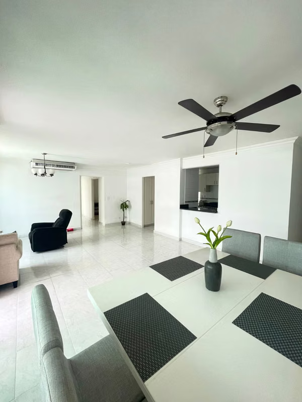 Rental in Edison Park - 124; 3 bedrooms + service room - 124; $1,700