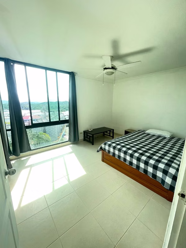 Rental in Edison Park - 124; 3 bedrooms + service room - 124; $1,700