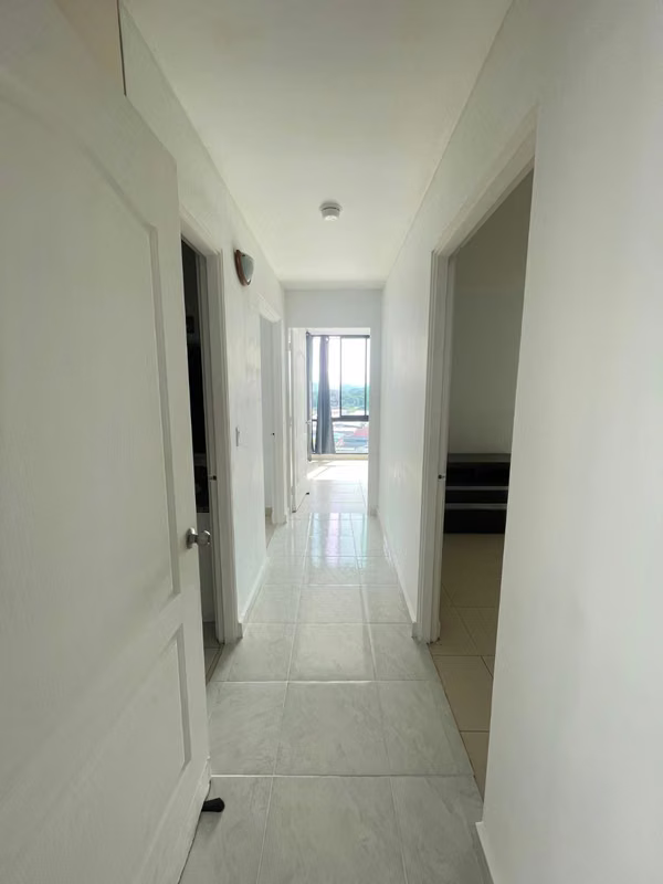Rental in Edison Park - 124; 3 bedrooms + service room - 124; $1,700