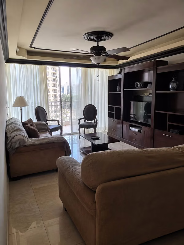 APARTAMENTO DE 3 RECAMARAS con terraza y vista a la ciudad.