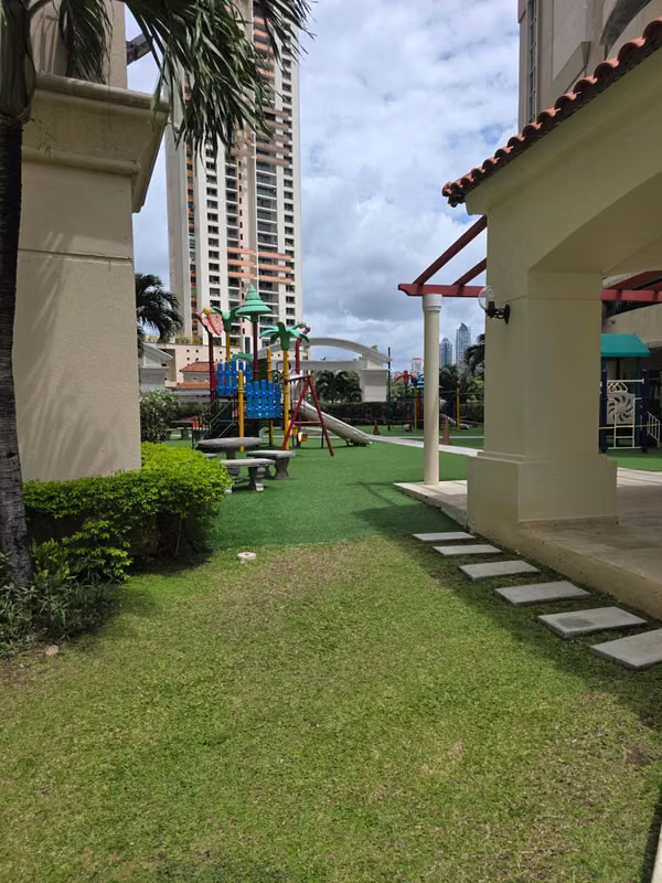 APARTAMENTO DE 3 RECAMARAS con terraza y vista a la ciudad.
