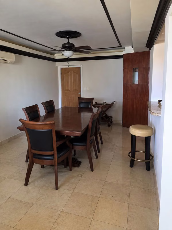APARTAMENTO DE 3 RECAMARAS con terraza y vista a la ciudad.