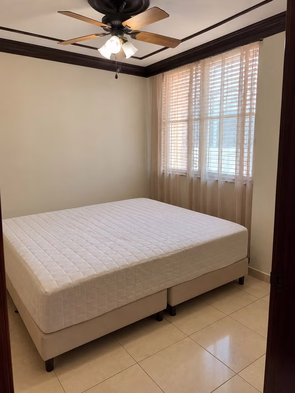 APARTAMENTO DE 3 RECAMARAS con terraza y vista a la ciudad.