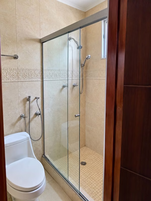 APARTAMENTO DE 3 RECAMARAS con terraza y vista a la ciudad.