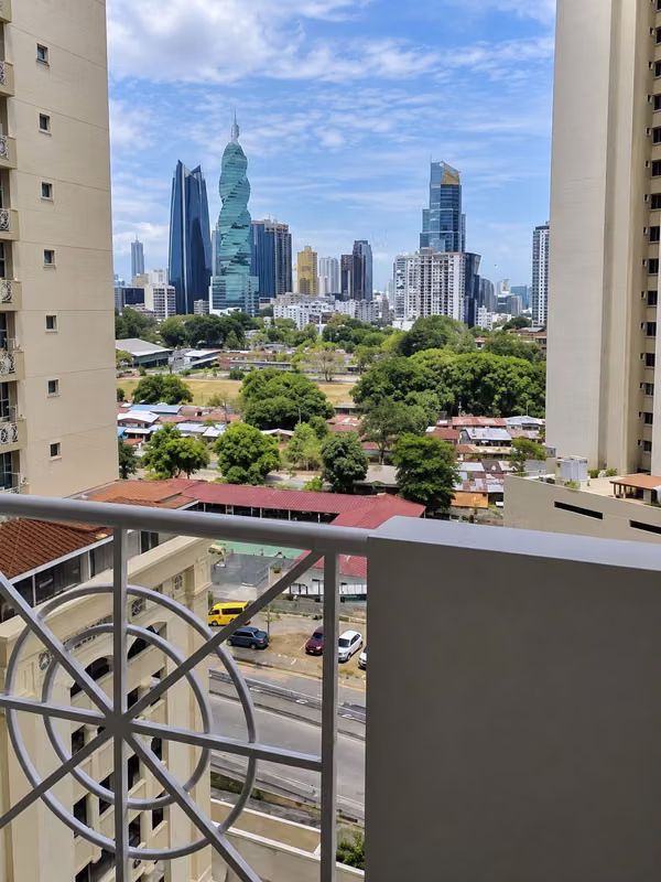 APARTAMENTO DE 3 RECAMARAS con terraza y vista a la ciudad.