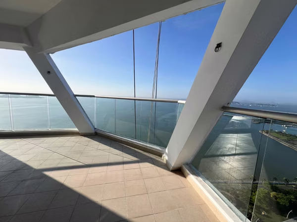 Apartamento en Avenida Balboa I amoblado I 1 Rec I con amplio balcon y vista al mar