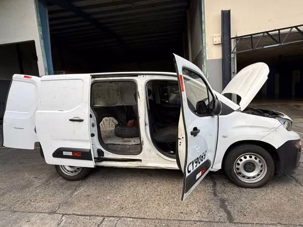 SE VENDE PEUGEOT 2020 CON POCO KM DE USO COMBUSTIBLE DIESEL