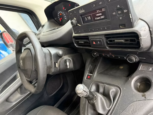 SE VENDE PEUGEOT 2020 CON POCO KM DE USO COMBUSTIBLE DIESEL