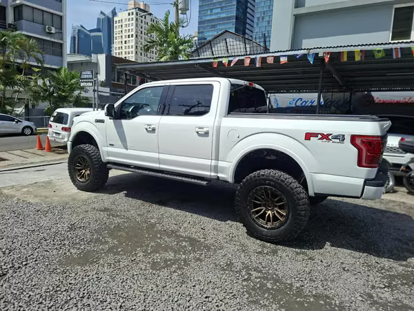 FORD F150 LARIAT 2015