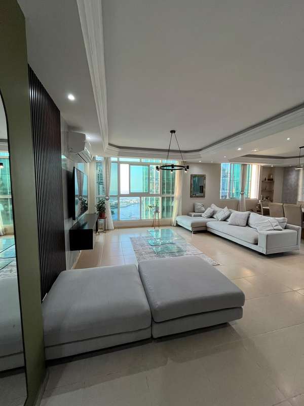 Three-level apartment with sea and city views in Punta PacifICa