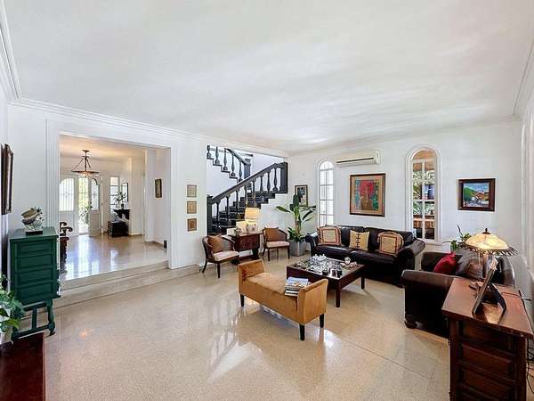 Sale of house in the Alameda