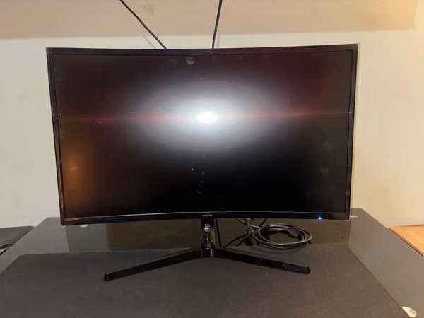 Curvo Monitor Samsung Essential 27 