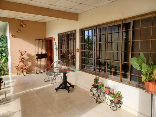 SE VENDE O ALQUILA CASA EN CHORRERA