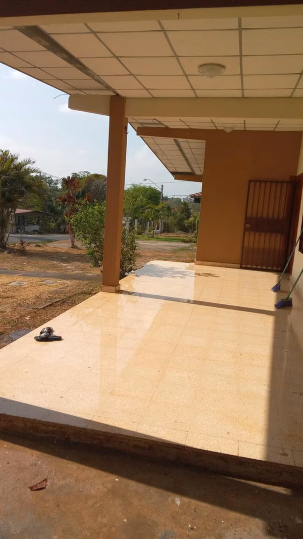 SE VENDE O ALQUILA CASA EN CHORRERA