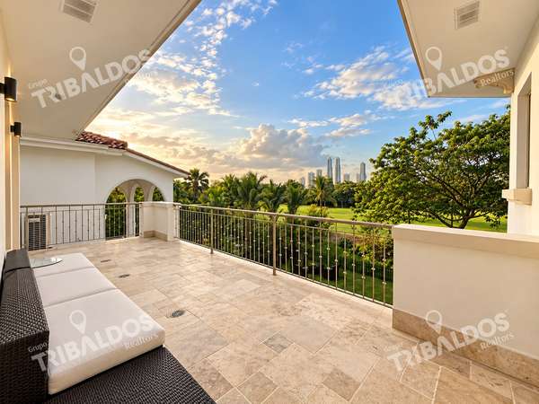 Sale of house in Fairway Estates Santa Maria