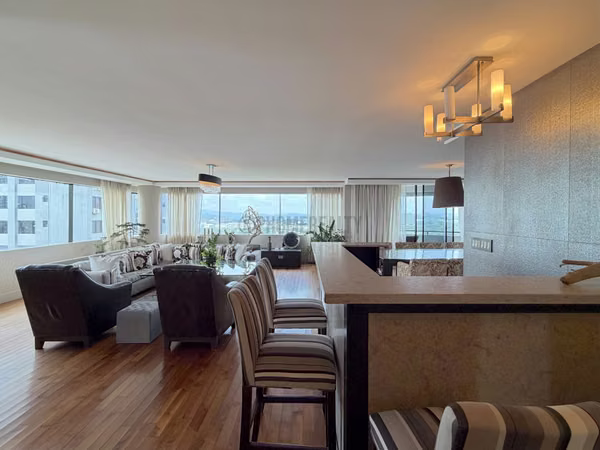 Apartamento Amoblado de 3 Recámaras en Alquiler en La Cresta – 400 m² con Vistas al Mar y la Ciudad