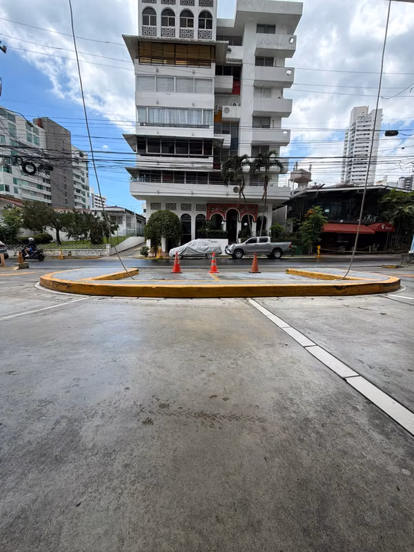 El Cangrejo Alquilo Local u Oficina 65 m2, 2 estacionamientos a/a