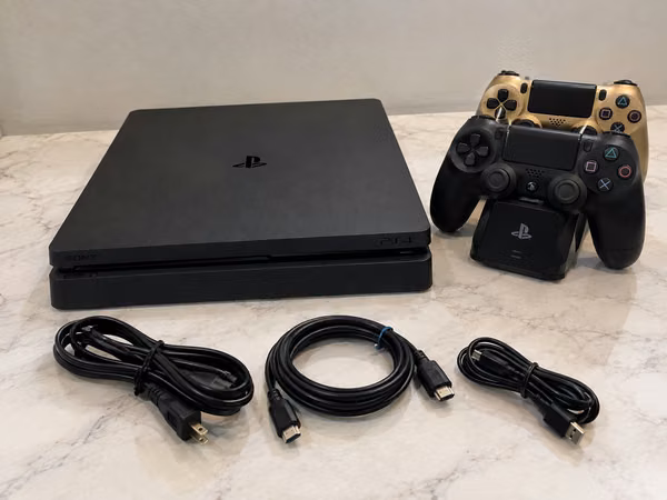 PS4 Slim Used with 2 Original Controls, External Loader and 8 Digital Games