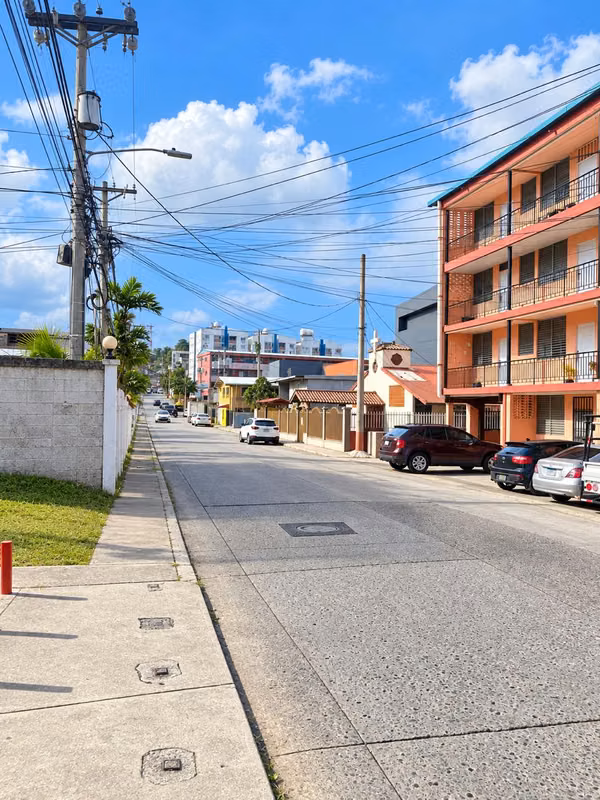 Abroad Commercial Local Rental in Rio Baja - Excellent Visibility and High Afluence