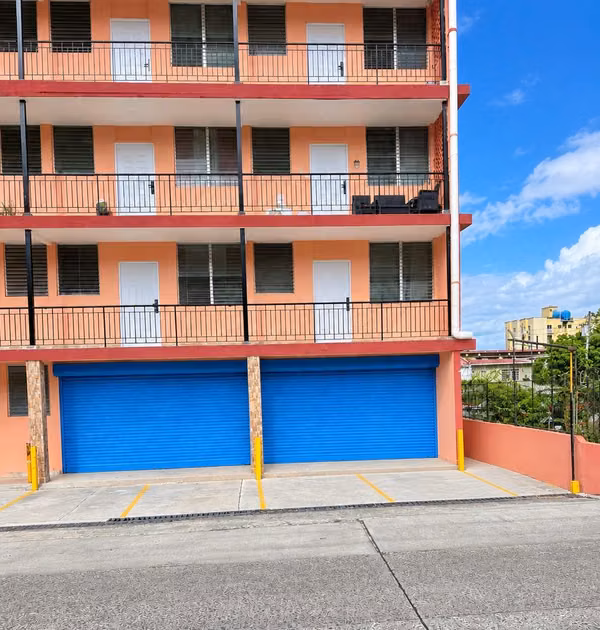Abroad Commercial Local Rental in Rio Baja - Excellent Visibility and High Afluence
