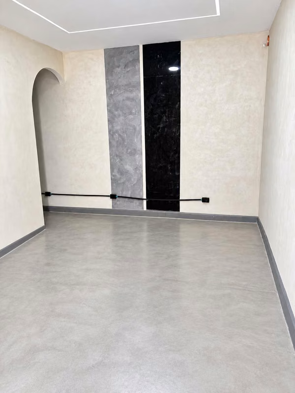 Abroad Commercial Local Rental in Rio Baja - Excellent Visibility and High Afluence