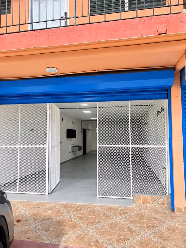 Abroad Commercial Local Rental in Rio Baja - Excellent Visibility and High Afluence