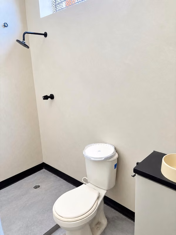 Abroad Commercial Local Rental in Rio Baja - Excellent Visibility and High Afluence