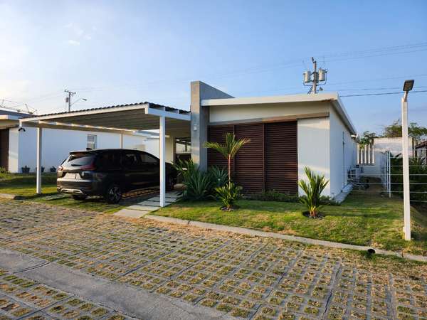 BEAUTIFUL HOUSE IN POINT OLD BOAT - FULLY EQUIPPED