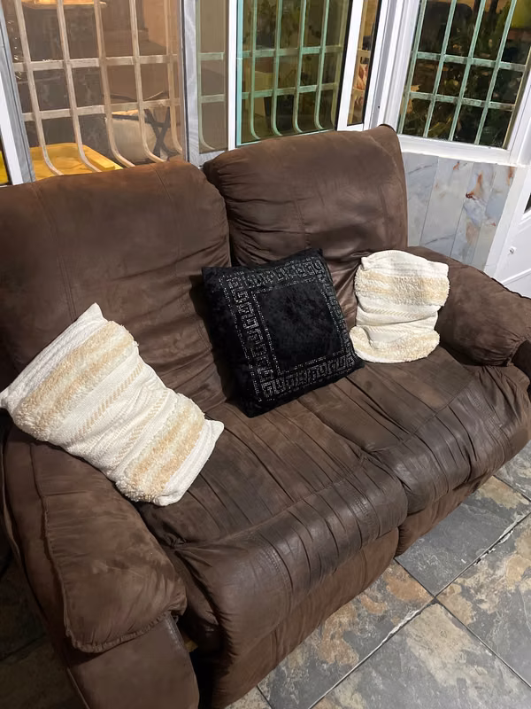 The game of two armchairs