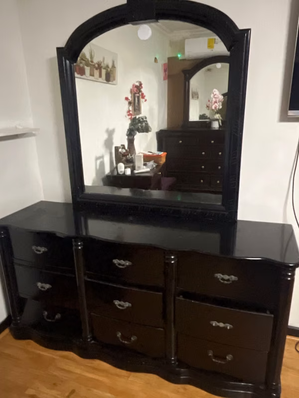 Wood black hairdresser