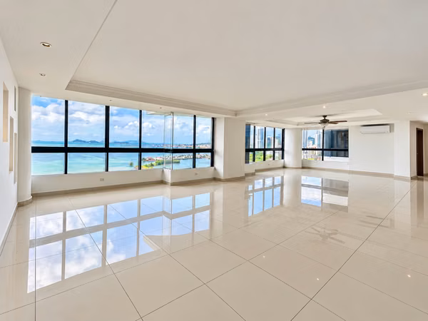 Apartment for Sale in PH Countess del Mar, Avenida Balboa, 124; 332 m ², 4 bedrooms, Sea view