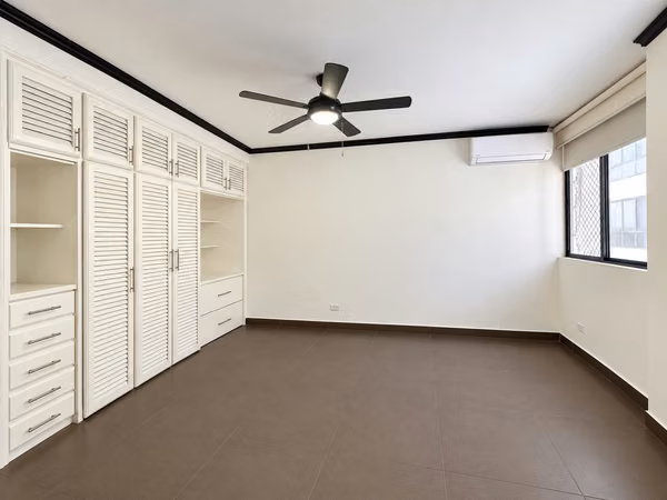 Apartment for Sale in PH Countess del Mar, Avenida Balboa, 124; 332 m ², 4 bedrooms, Sea view