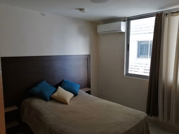EXCELLENT ROOM IN SPAIN JUST A FEW METERS FROM THE STATION OF THE METRO FERNANDEZ DE CÓRDOBA