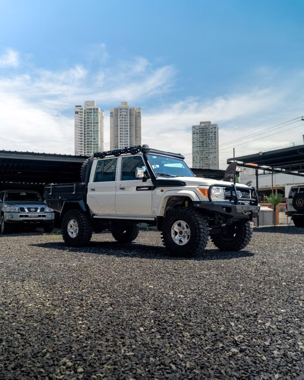 Toyota Land Cruiser serie 79 2023 | V8 Diésel | MANUAL | 40,500Km