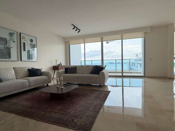 Alquiler de Apartamento de 3 recamaras en Avenida Balboa - L.G.
