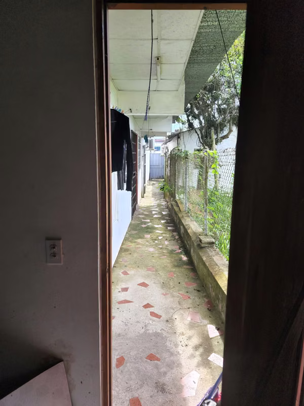 Rent room with bathroom and kitchenette area / dining room / living room